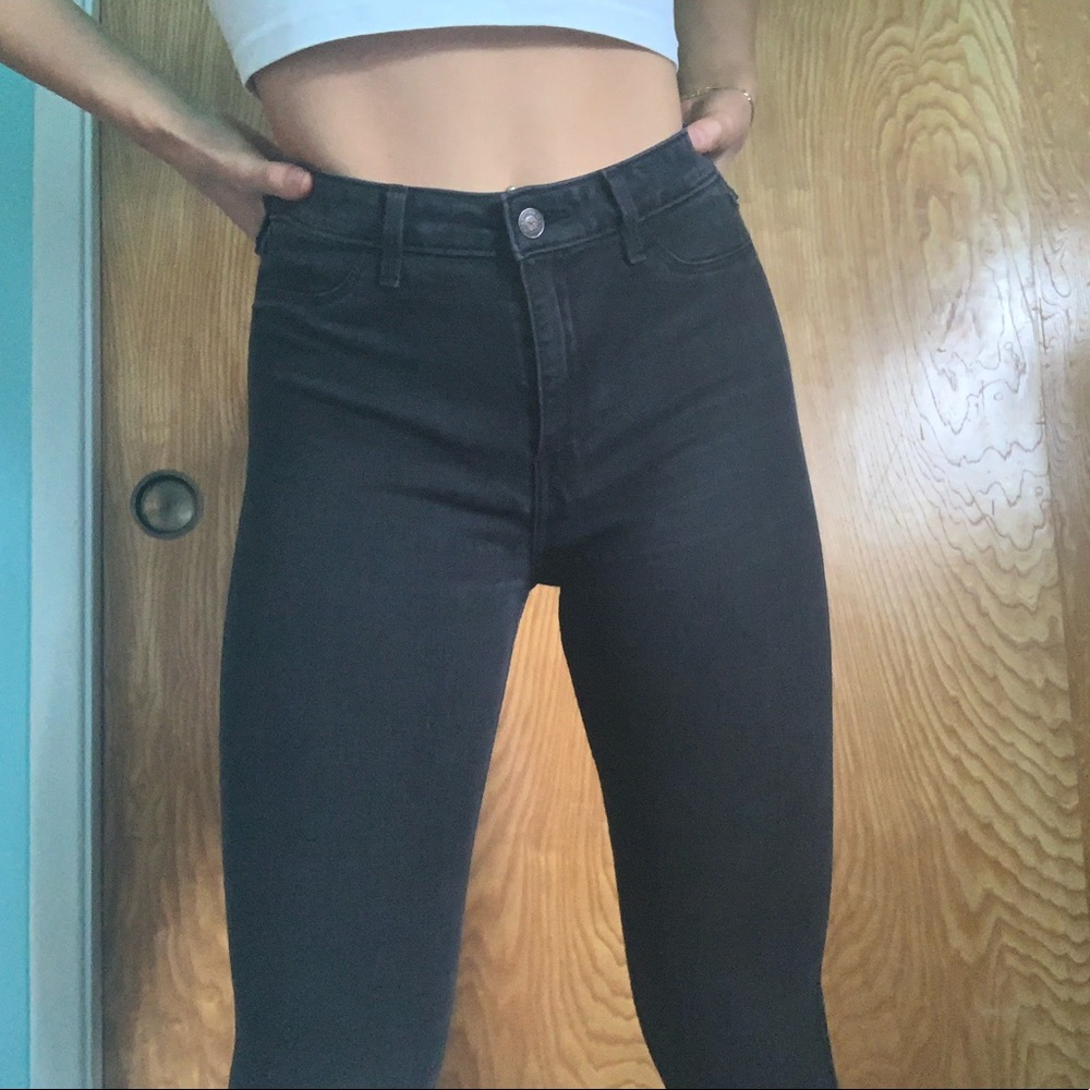 BLACK SKINNY JEANS FROM HOLLISTER